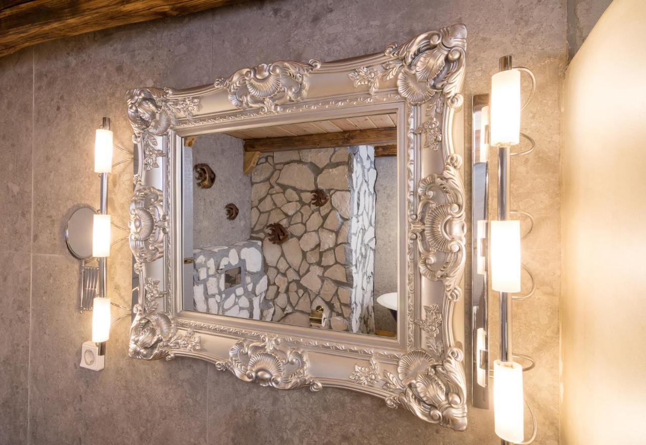 Ble Oneiro Crystal * Adamantas (Milos)